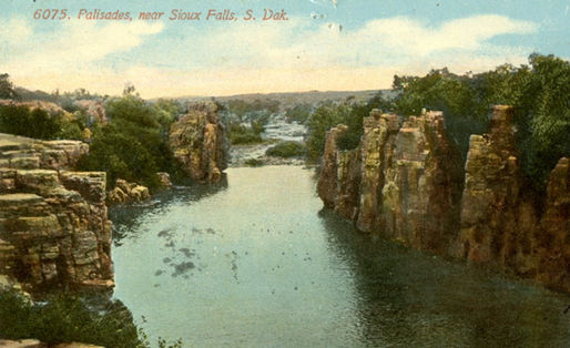 Postcard of Palisades State Park near Sioux Falls, SD. 